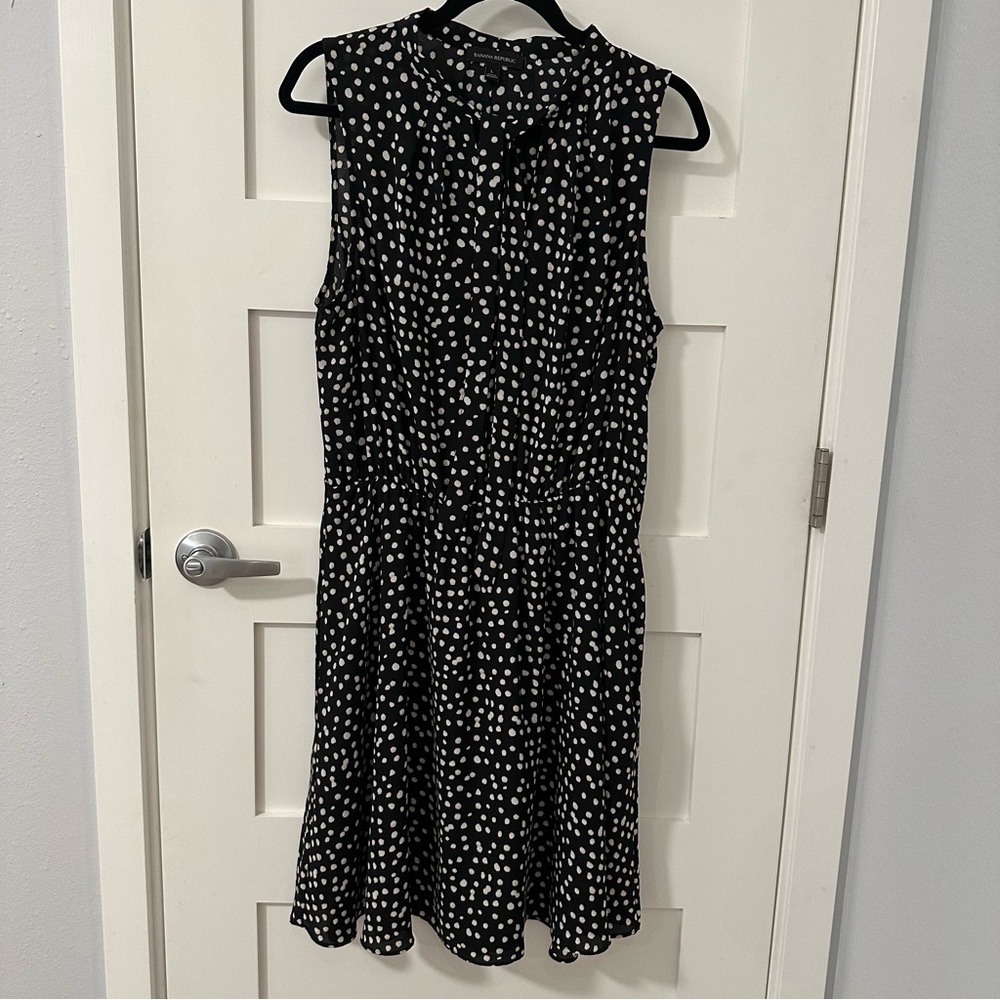 BANANA REPUBLIC BLACK POLKA DOT SHORT SLEEVE DRESS WITH NECK TIE SIZE LARGE